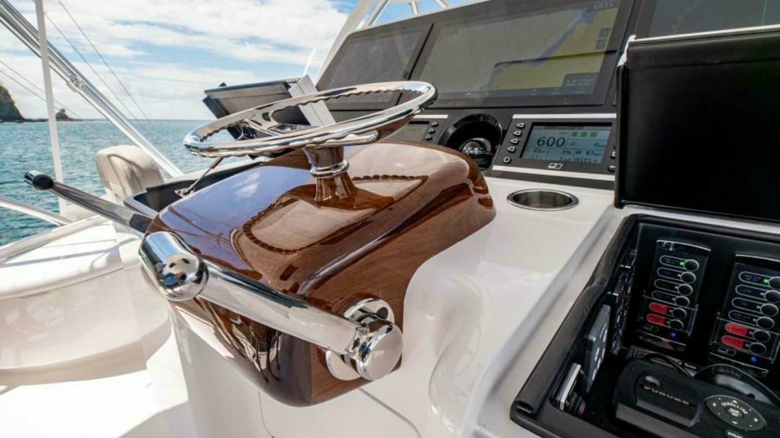 2023 Viking 64 Convertible - Photo 42