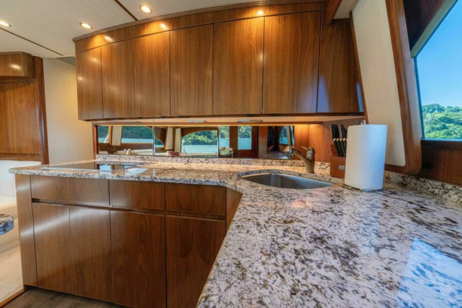 2017 Viking 62 Convertible - Photo 13