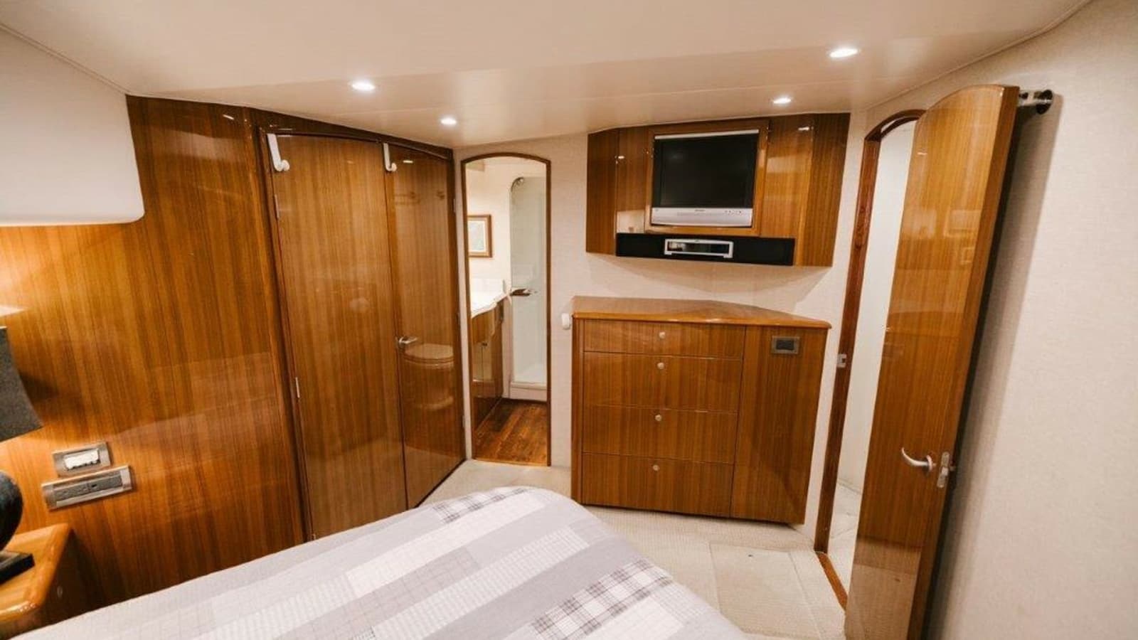2007 Viking 64 Convertible - Photo 8