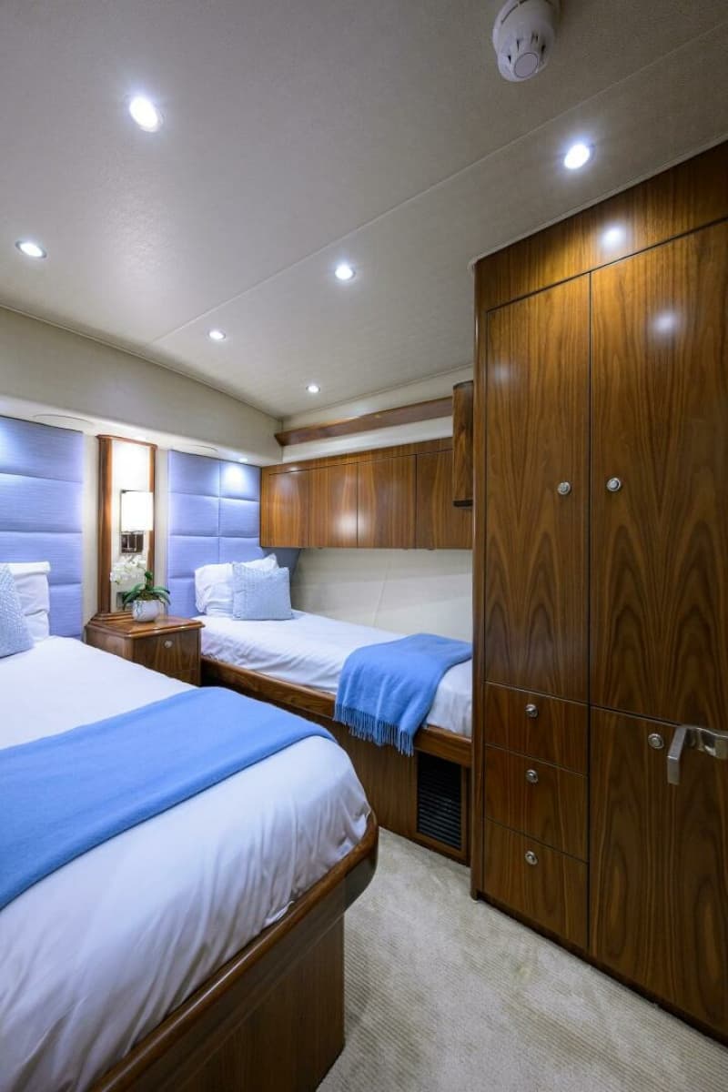 2017 Viking 92 Enclosed Bridge - Photo 67