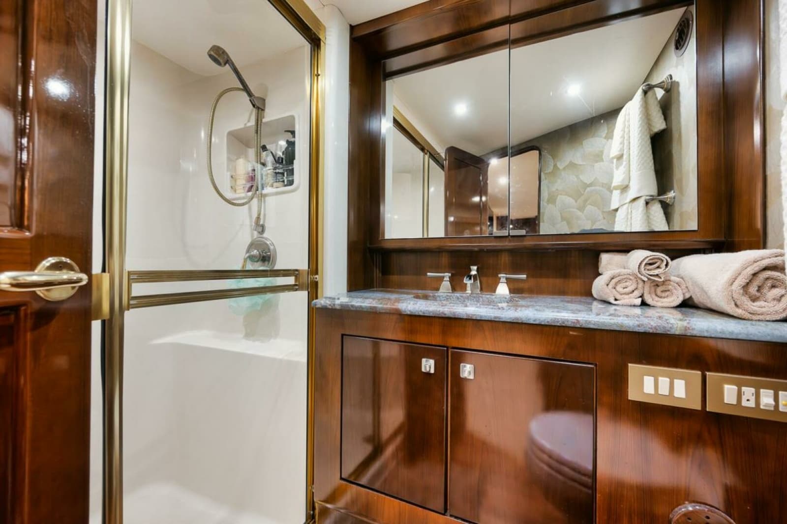 2005 Ocean 73 Super Sport - Photo 10