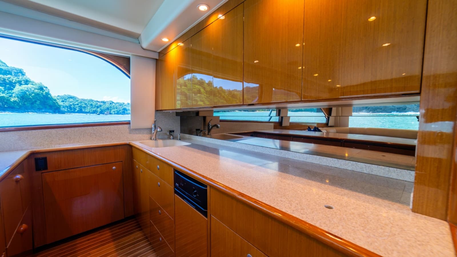 2001 Viking 61 Convertible - Photo 14