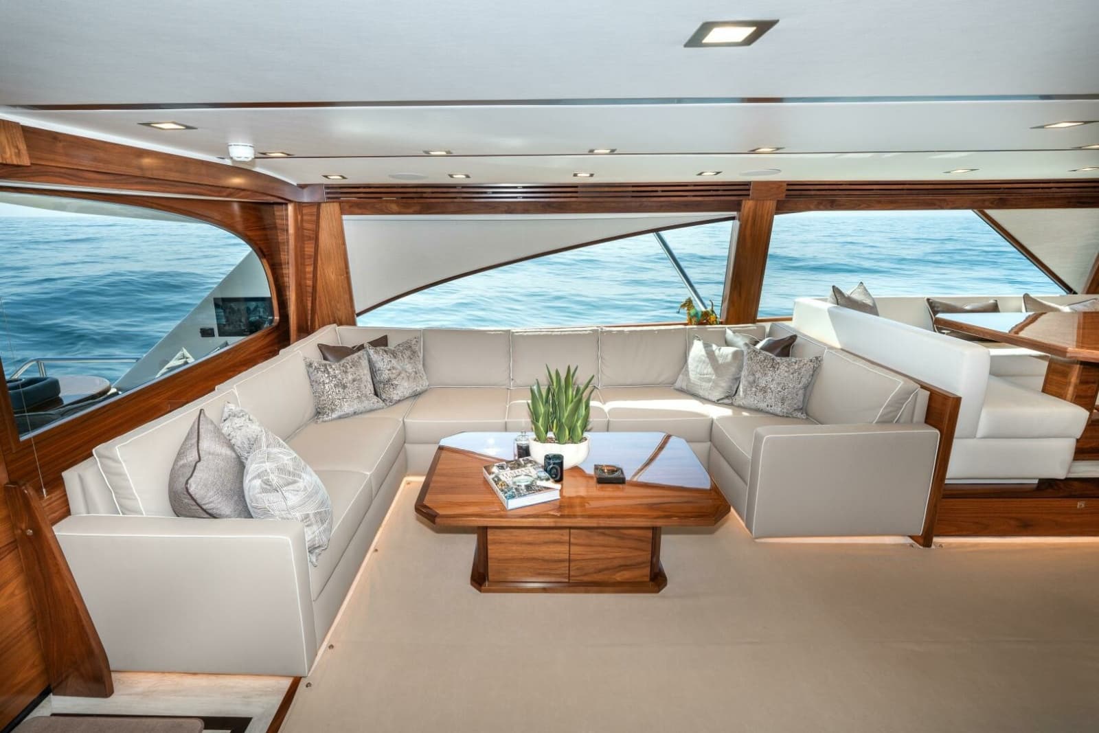 2025 Viking 90C - Photo 16