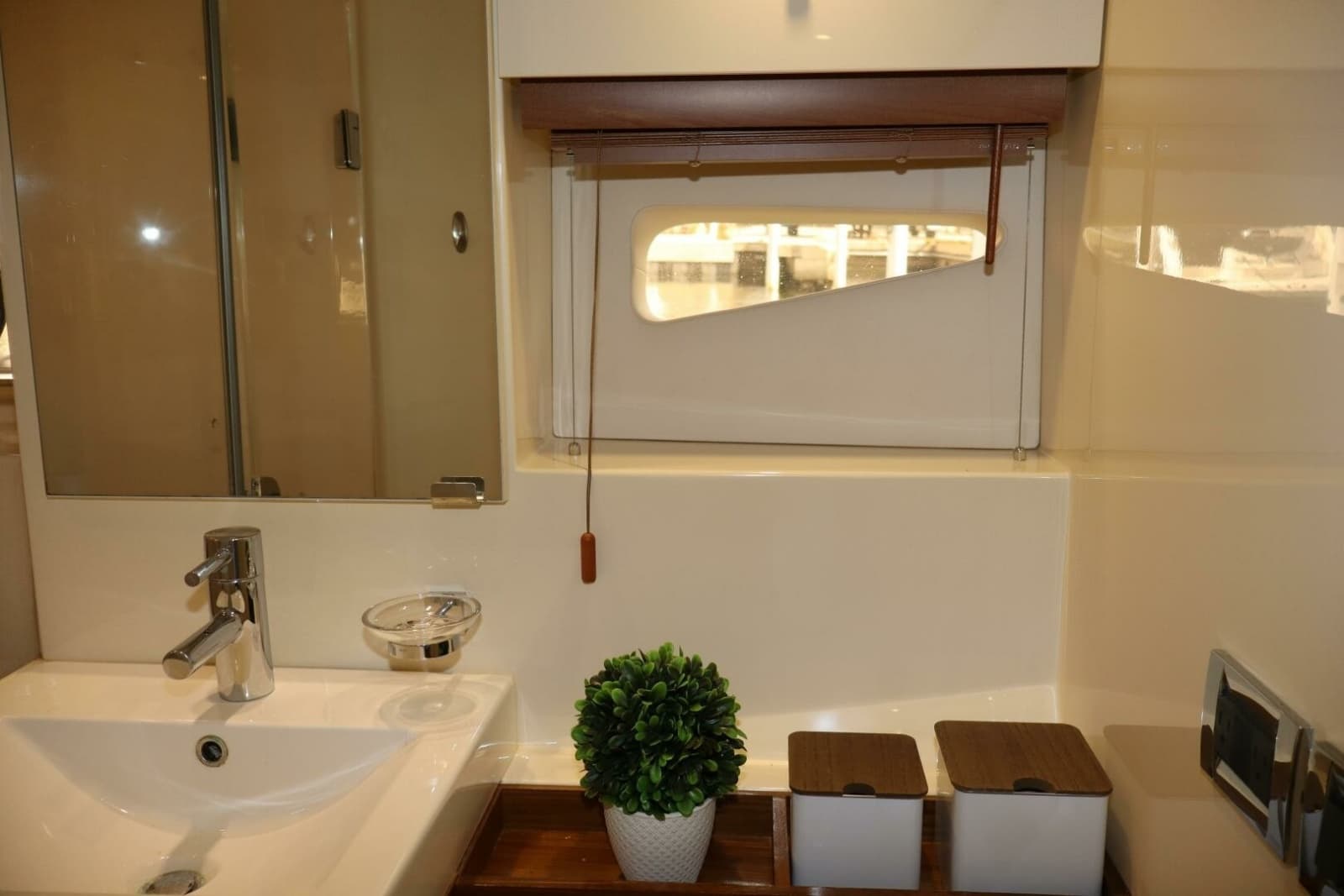 2015 Sea Ray 410 Sundancer - Photo 49