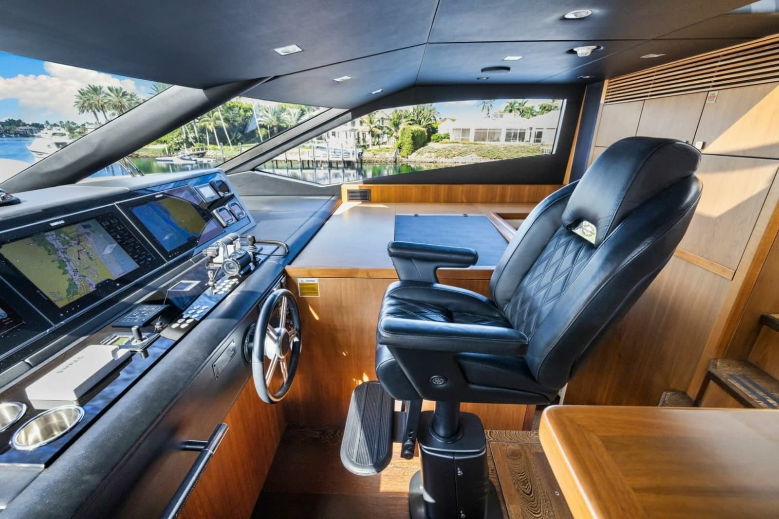 2018 Sunseeker 95 Motoryacht - Photo 32