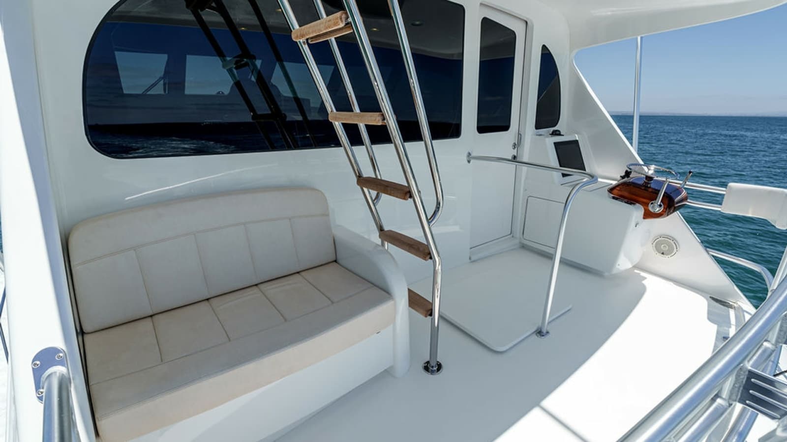 2019 Viking 80 Skybridge - Photo 53