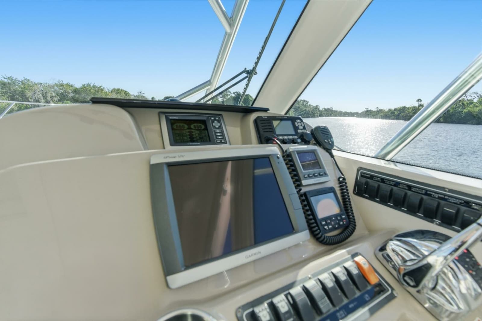 2011 Tiara Yachts 3100 Open - Photo 22