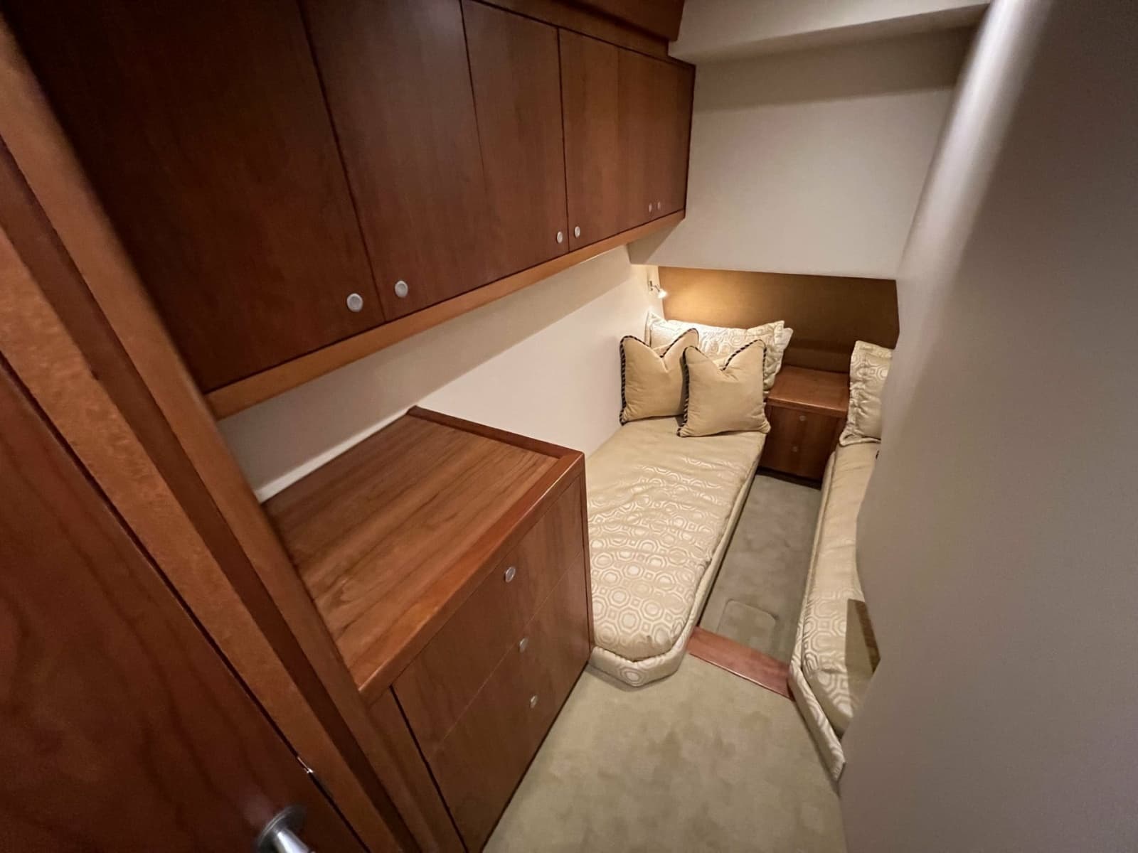 2013 Hatteras GT 54 - Photo 32