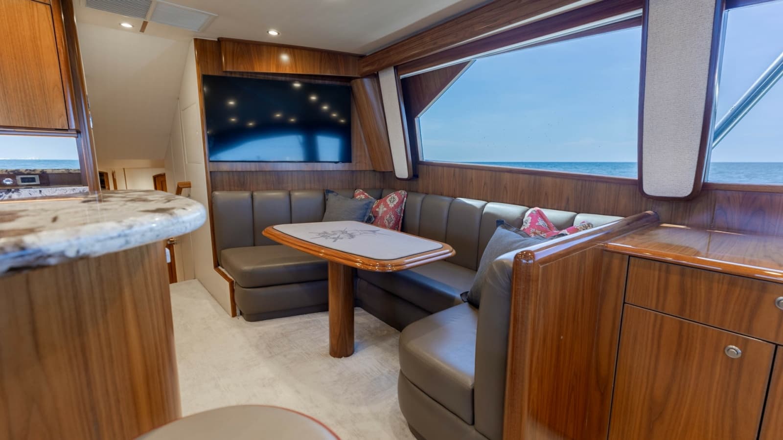 2020 Viking 62 Convertible - Photo 13