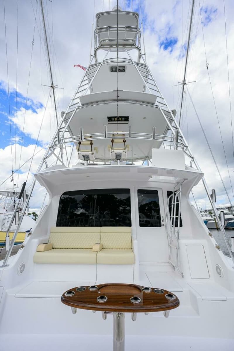 2004 Viking 56 Convertible - Photo 31