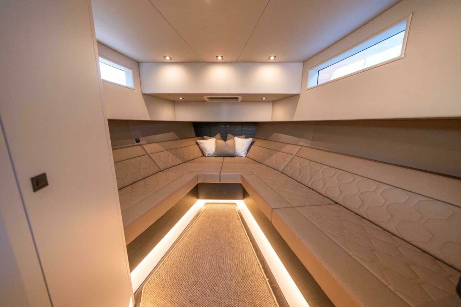 2022 Vanquish Yachts VQ45 - Photo 26
