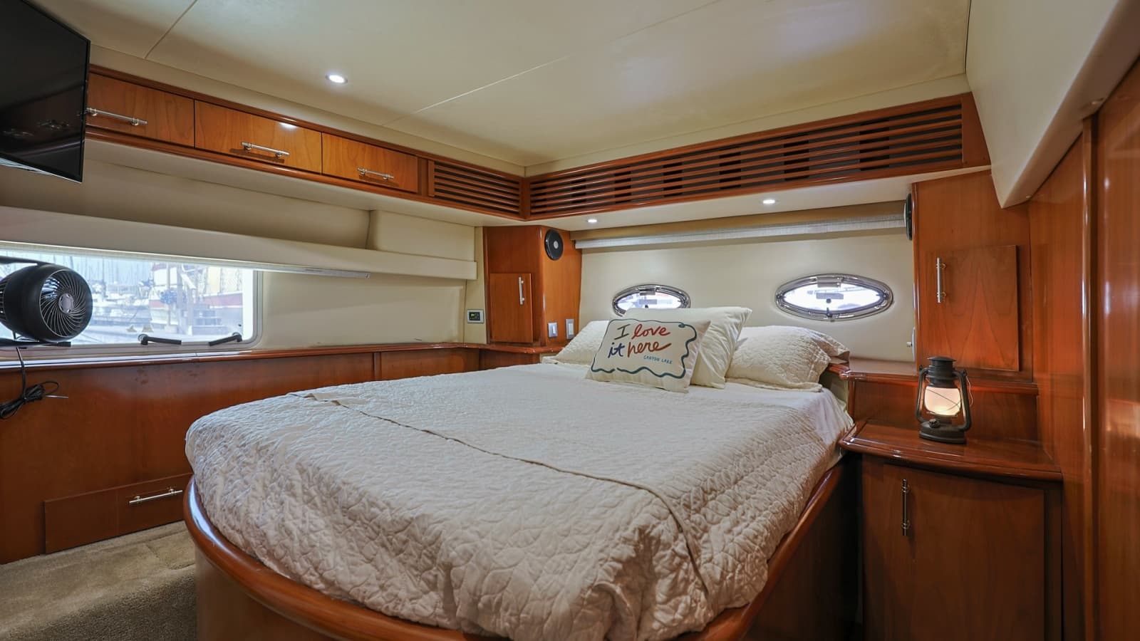 2006 Carver 396 Motor Yacht - Photo 26