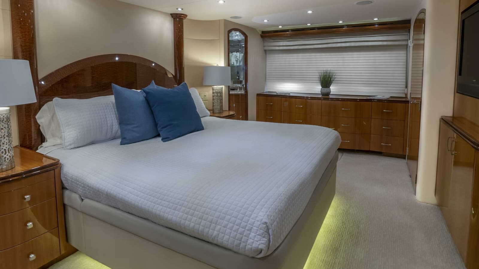 2007 Hatteras 80 - Photo 39
