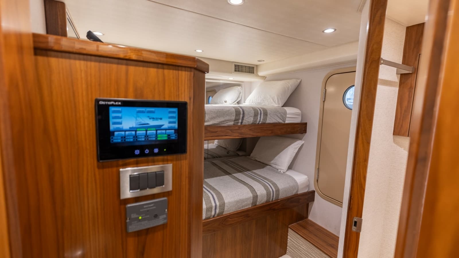 2022 Viking 68 Convertible - Photo 33