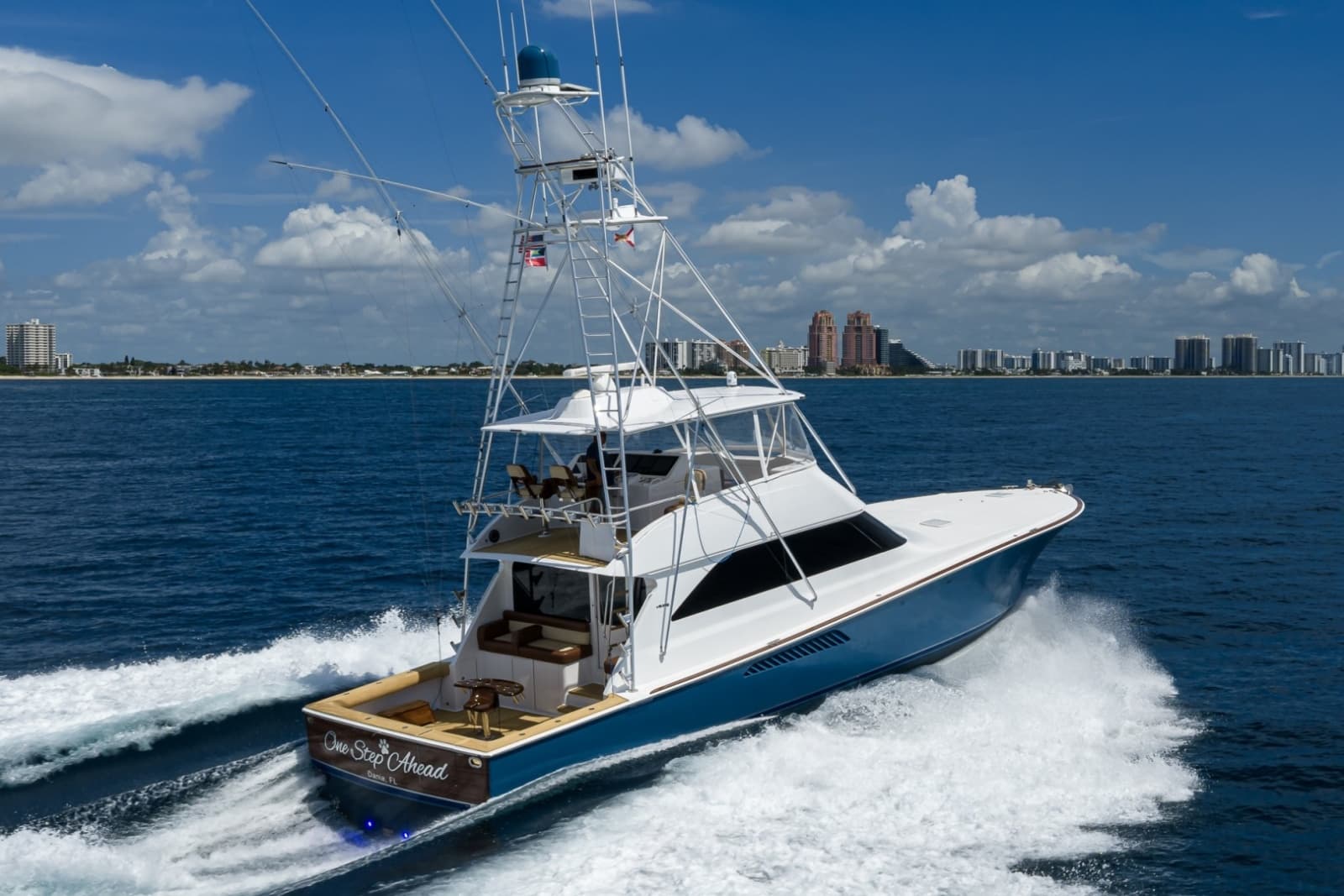 2002 Viking 61 Convertible - Photo 28