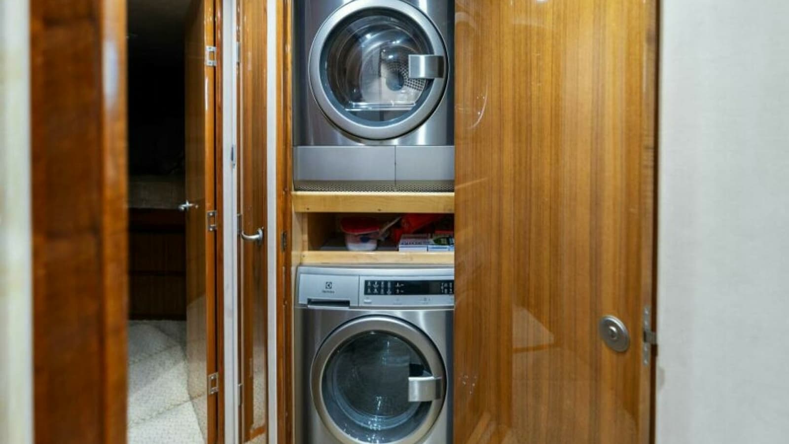 2013 Viking 55 Convertible - Photo 26