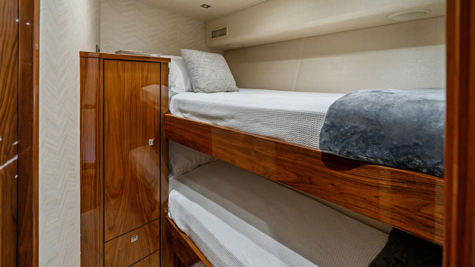 2016 Viking 80 Enclosed Bridge - Photo 77