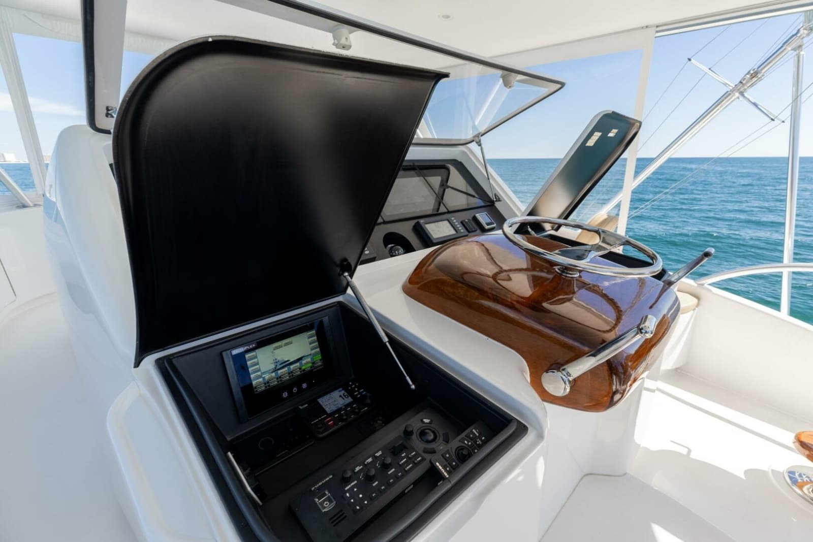 2013 Viking 76 Convertible - Photo 54