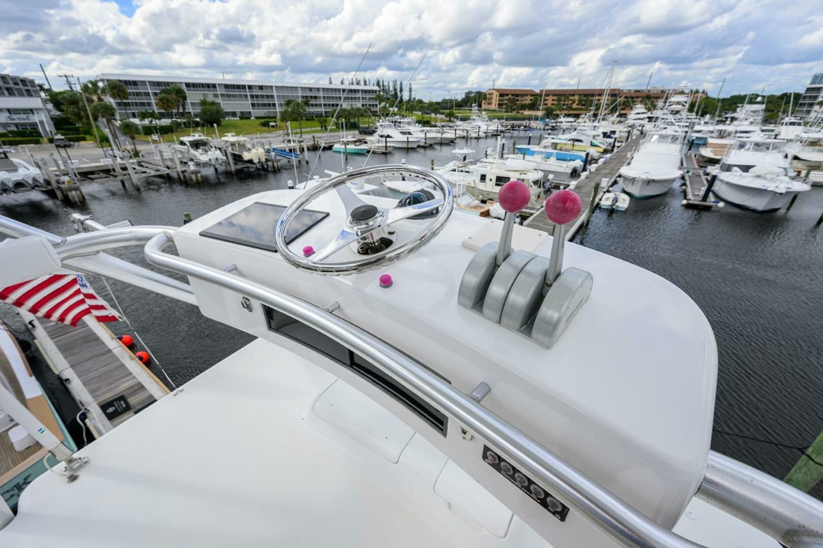 2004 Viking 56 Convertible - Photo 24