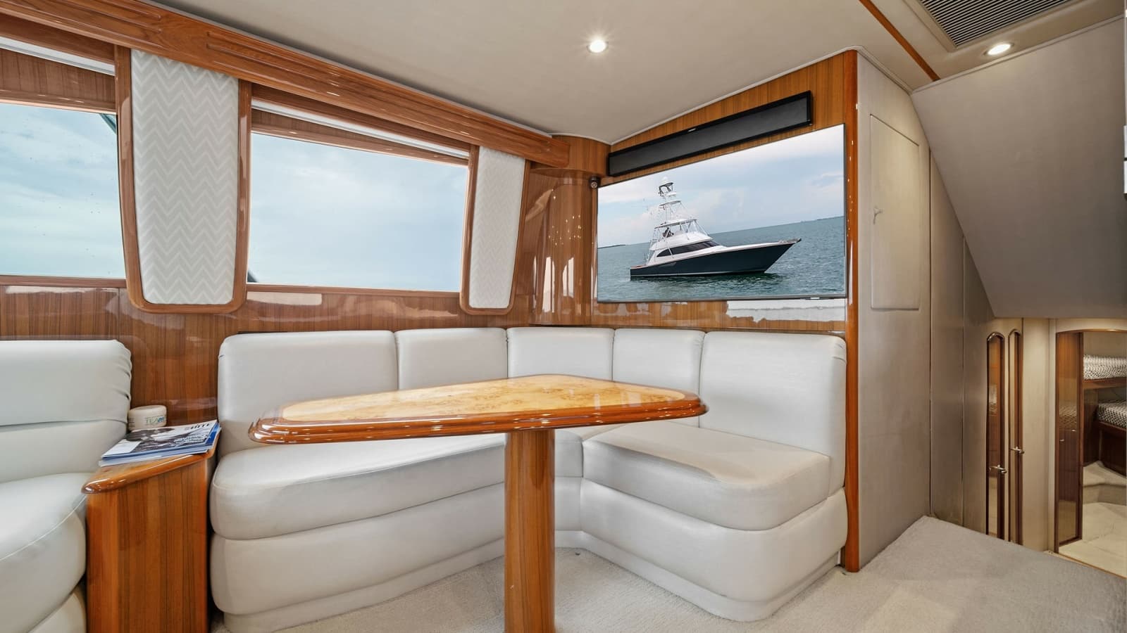 2015 Viking 55 Convertible - Photo 34