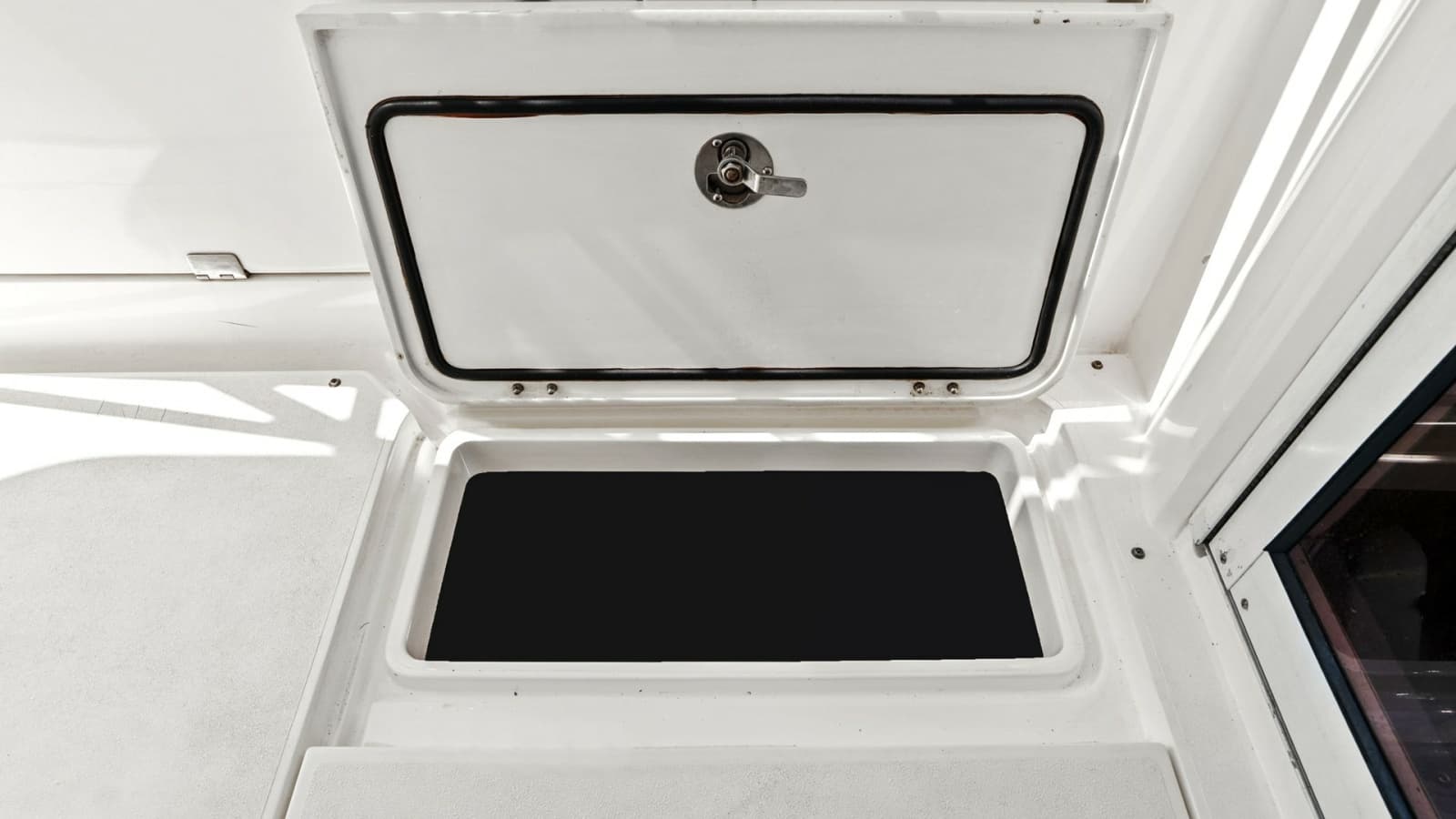 2005 Sunseeker 37 Sport Tower - Photo 32
