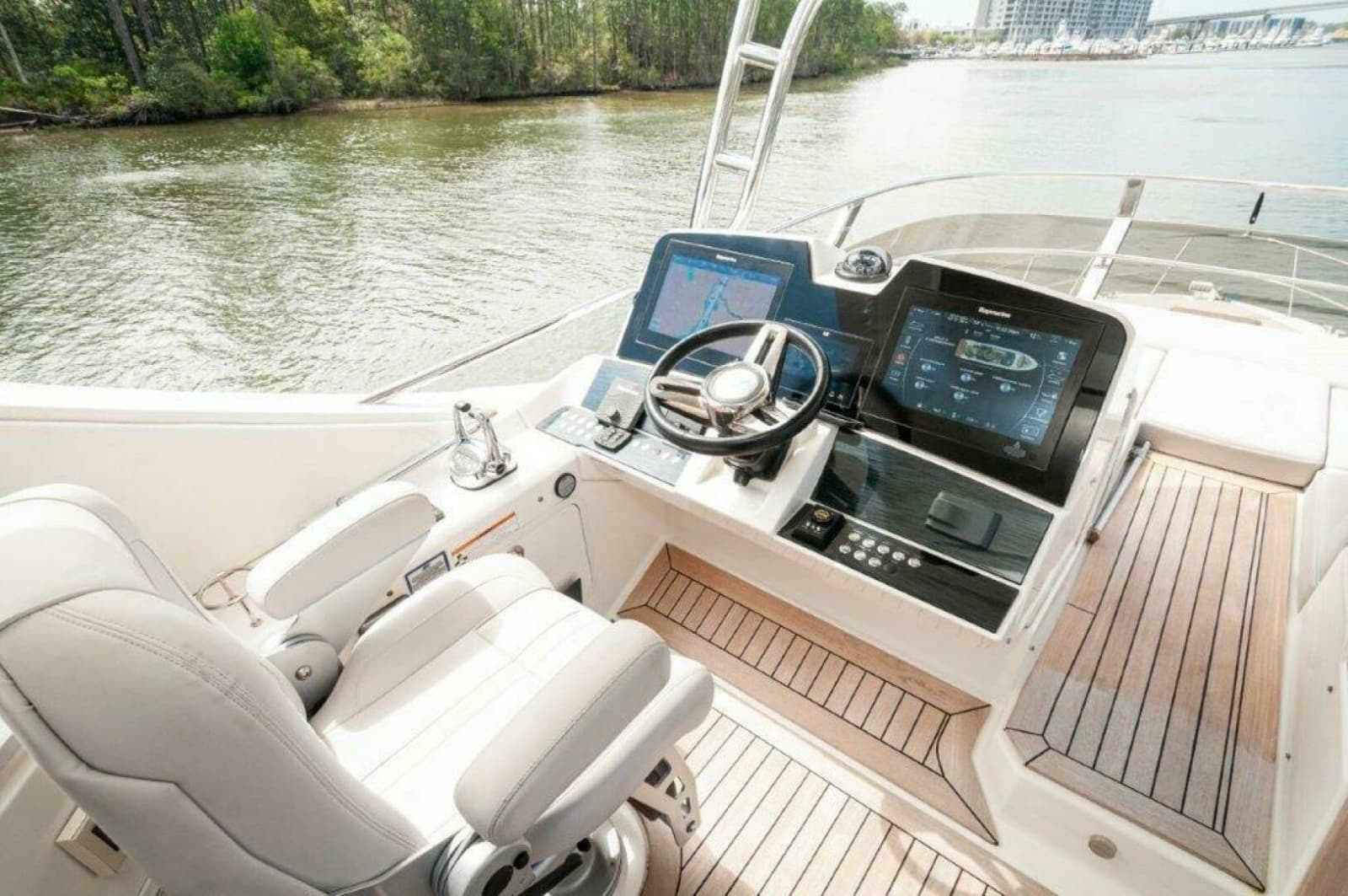 2018 Sea Ray L550 Flybridge - Photo 35
