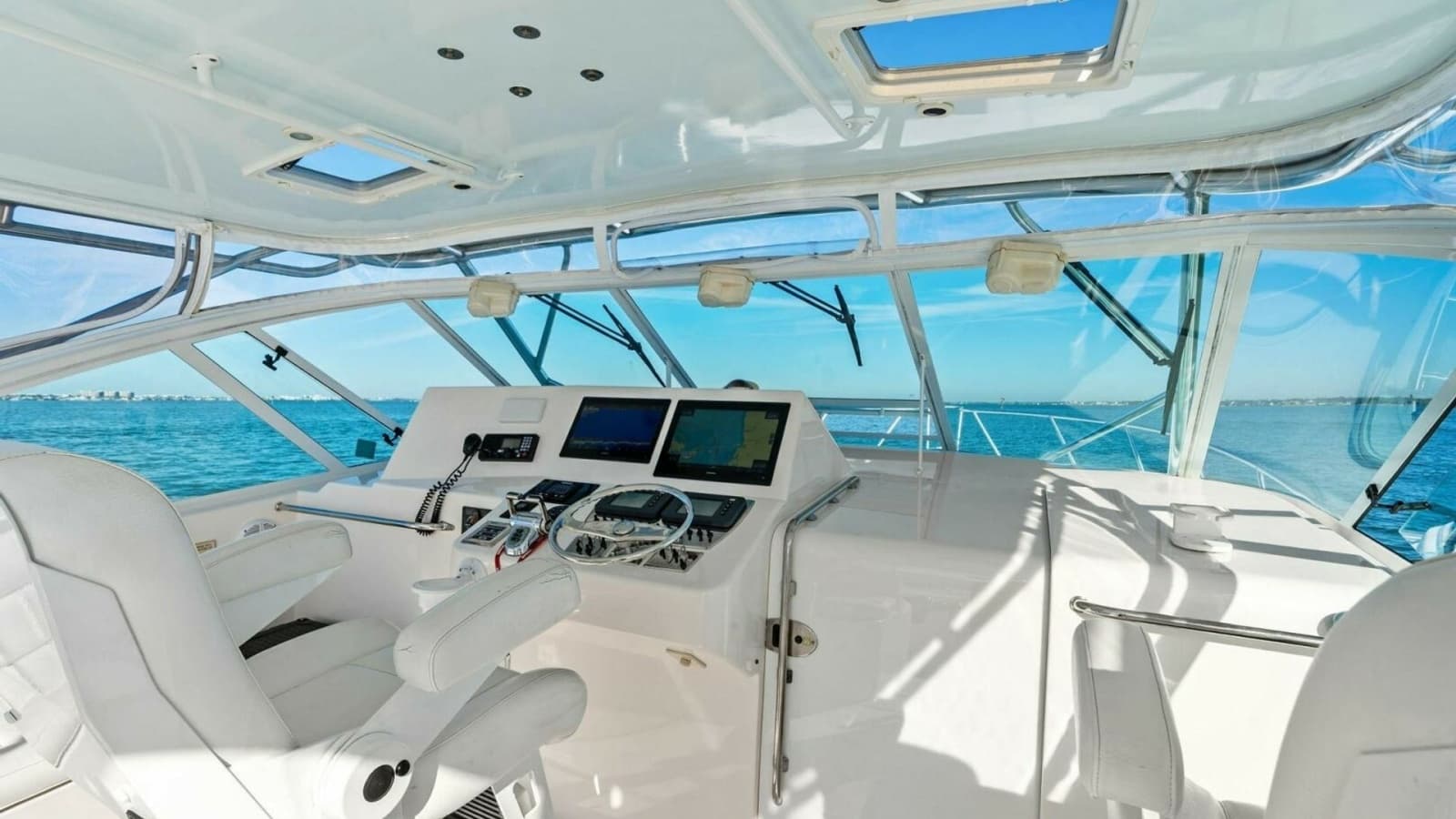 2005 Cabo 40 Express - Photo 15