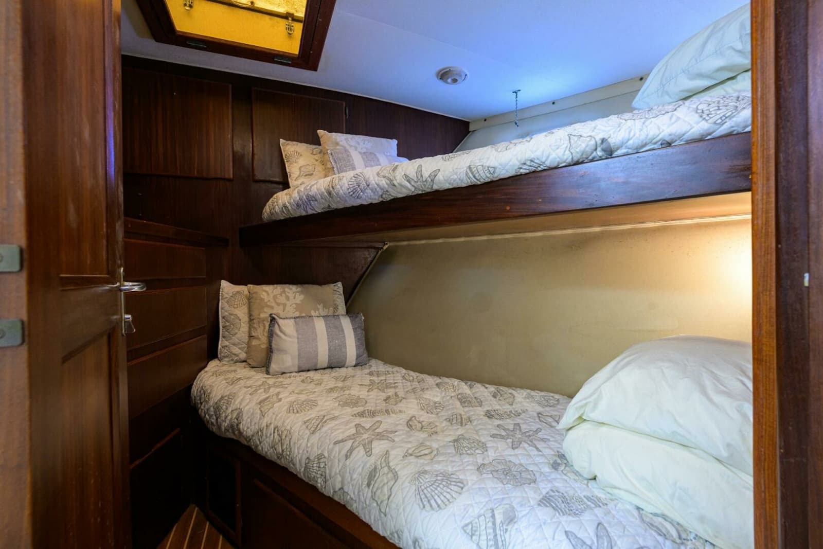 1987 Hatteras 63 Motor Yacht - Photo 35