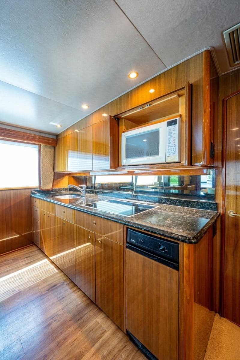 2005 Viking 74 Convertible - Photo 8