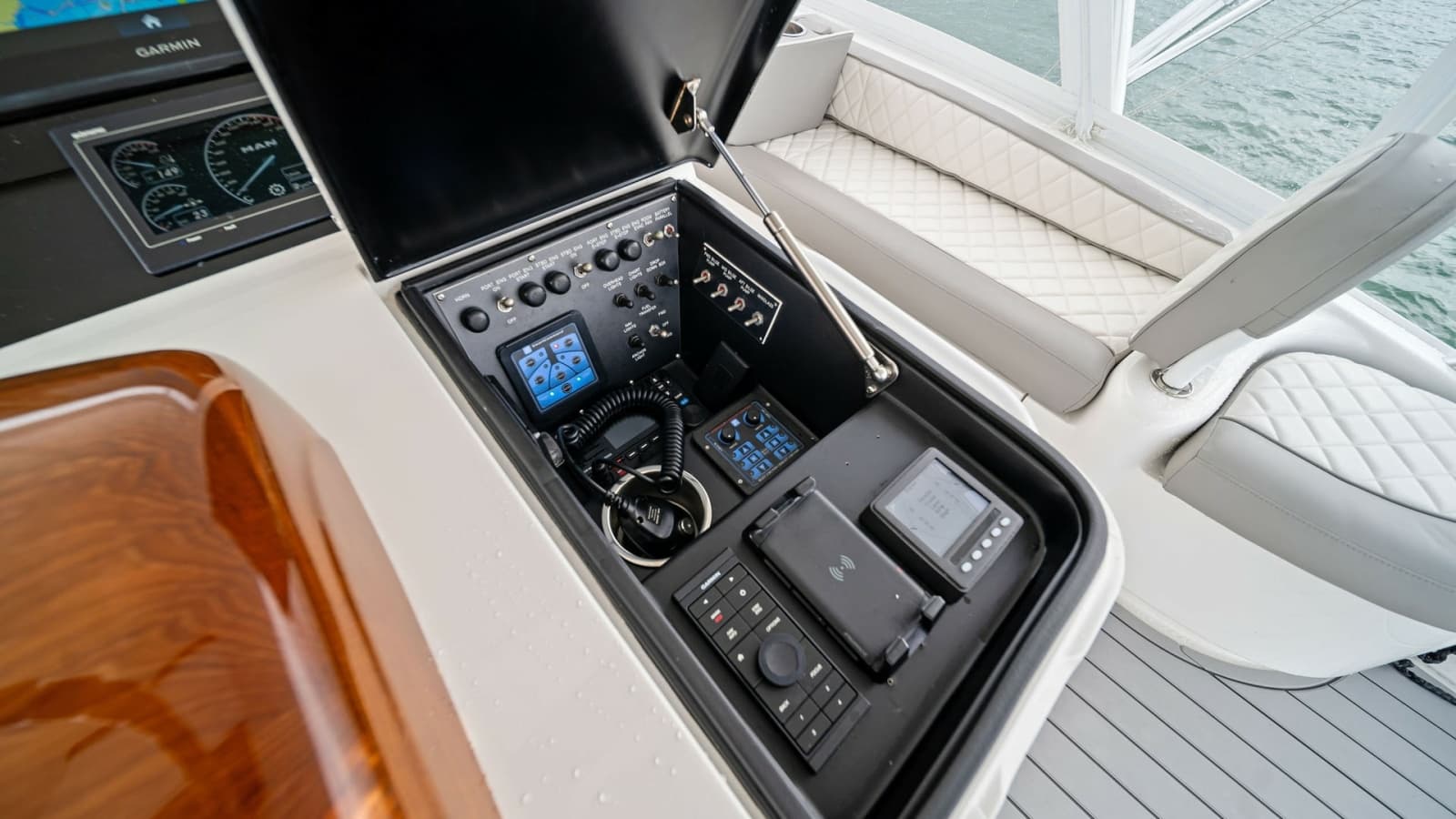 2015 Viking 55 Convertible - Photo 67
