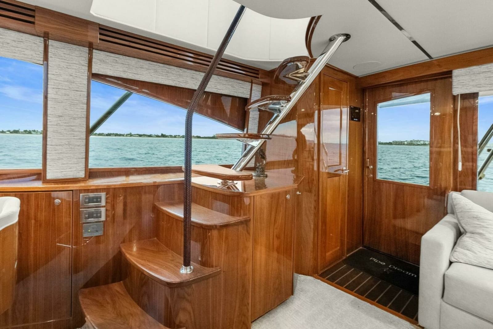 2022 Viking 68 Enclosed Bridge - Photo 19