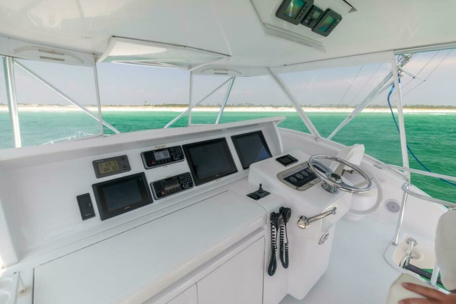 2008 Hatteras 60 Convertible - Photo 23