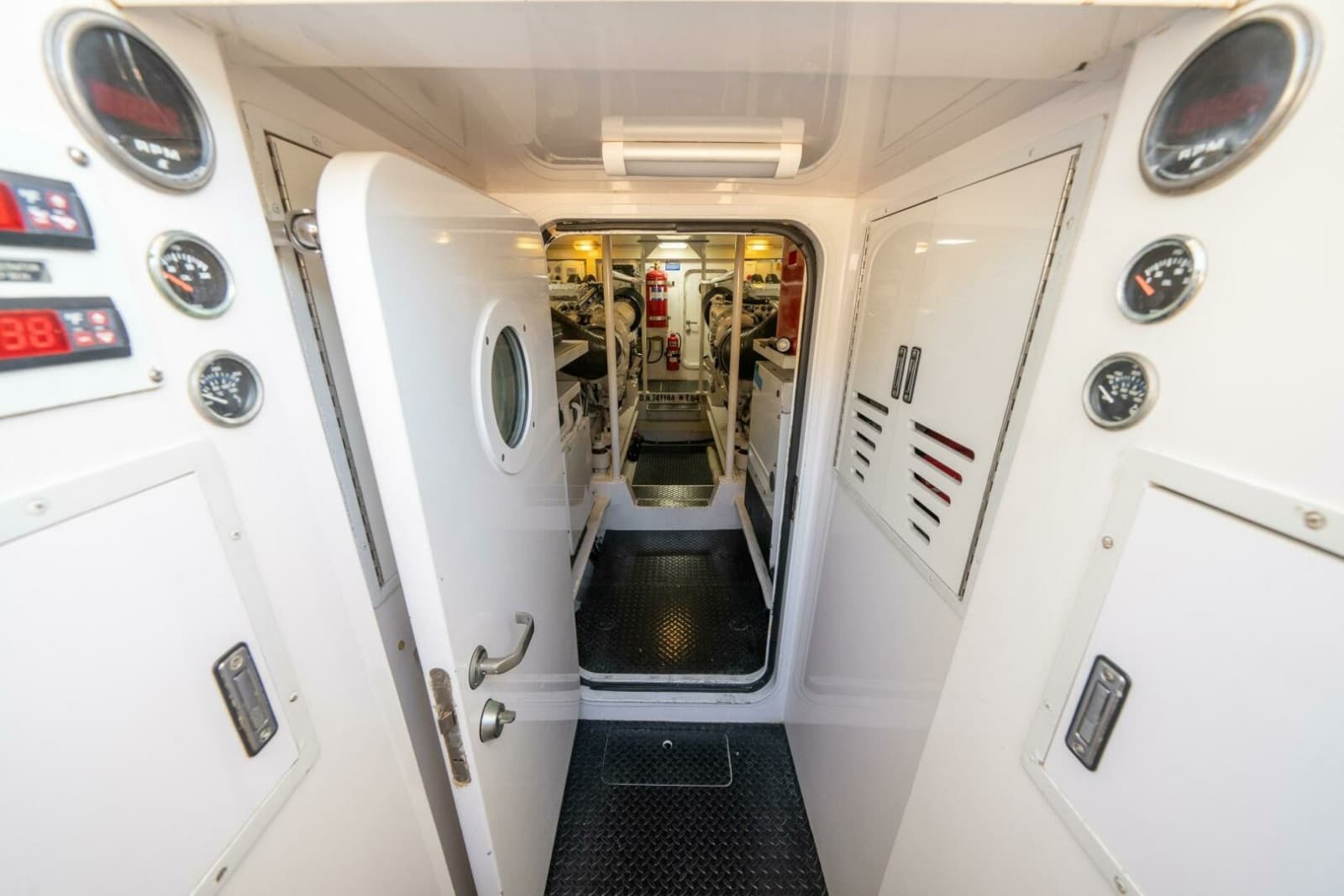 2006 Viking 68 Convertible - Photo 69