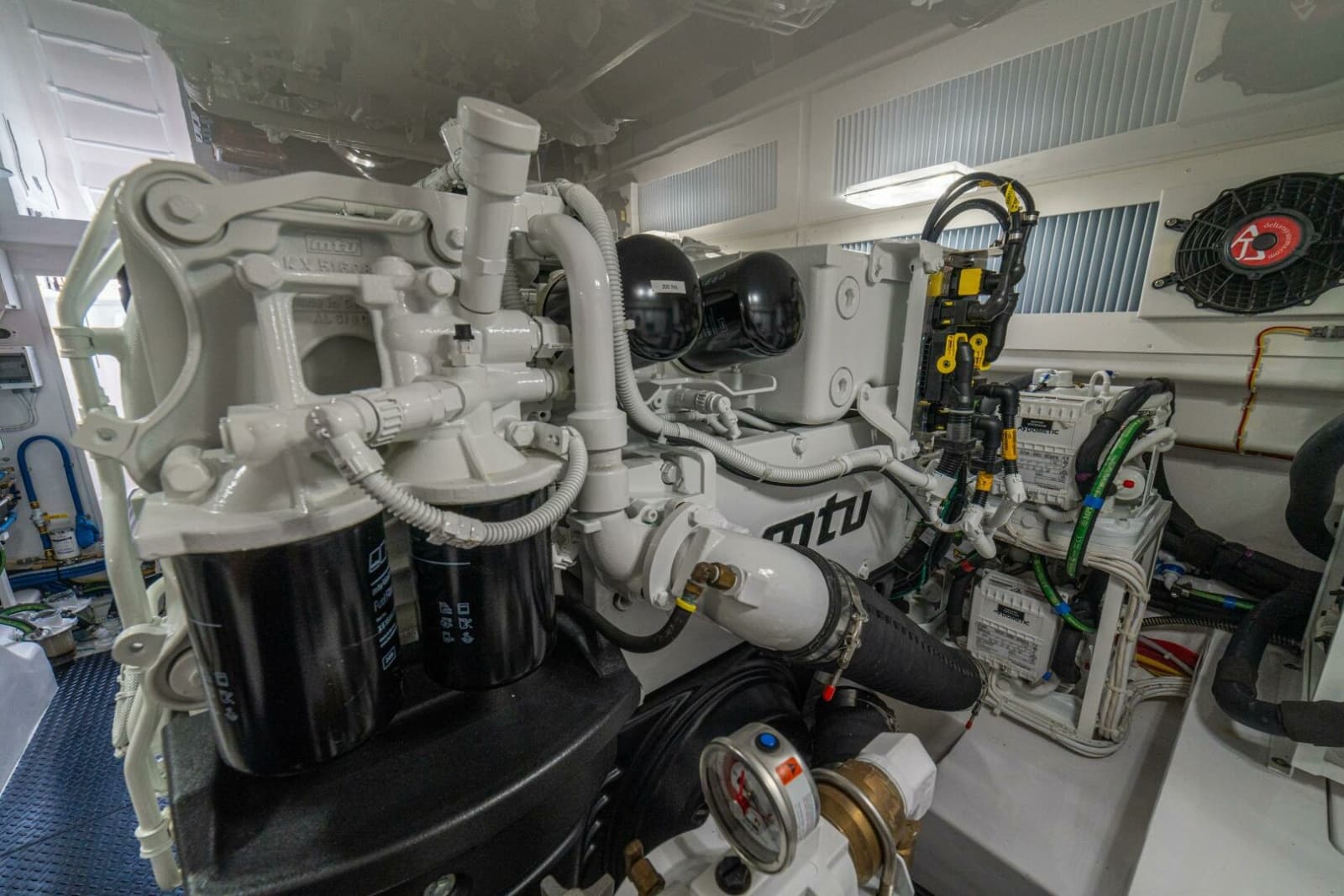 2025 Viking 58 Convertible - Photo 50