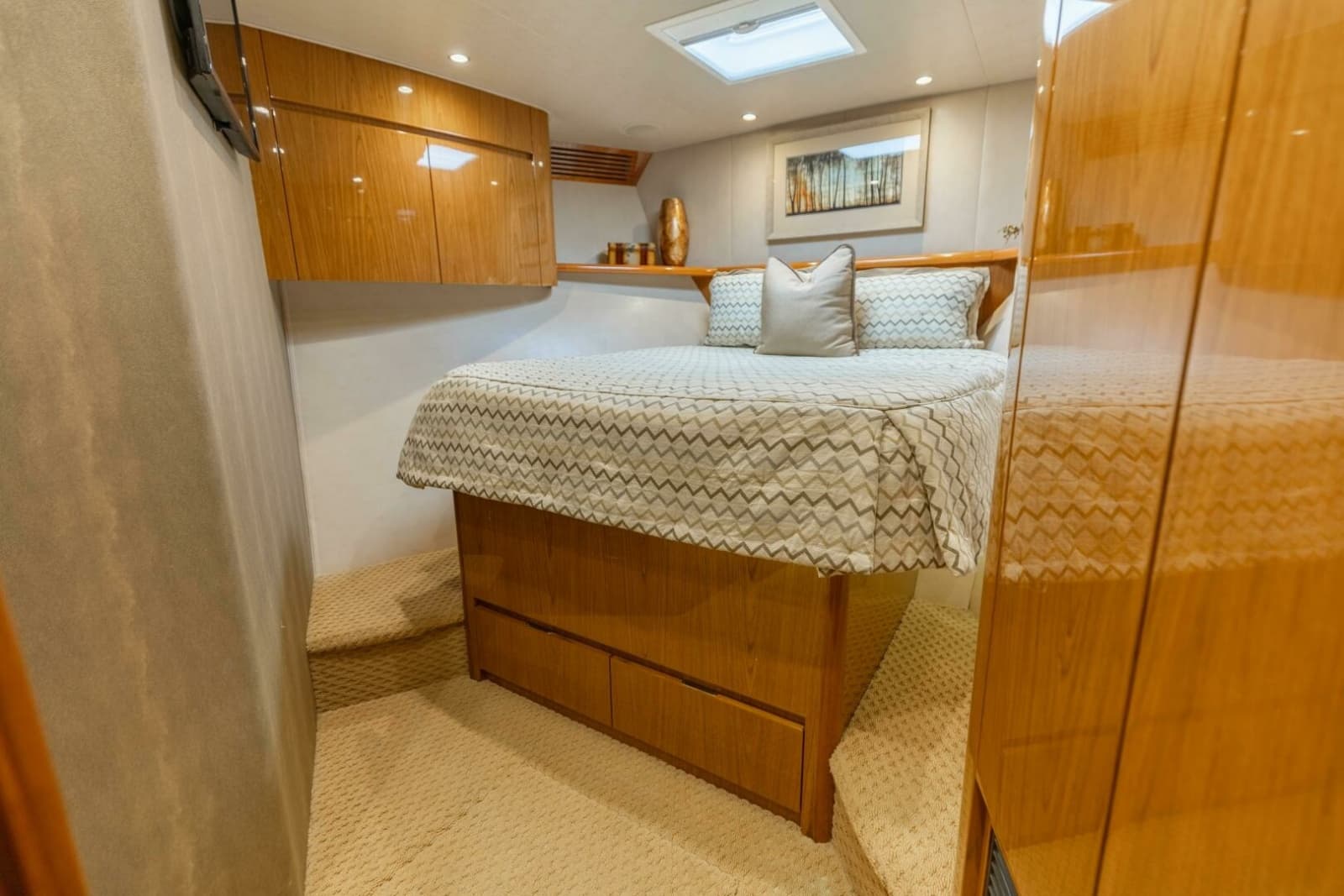 2013 Viking 76 Convertible - Photo 34
