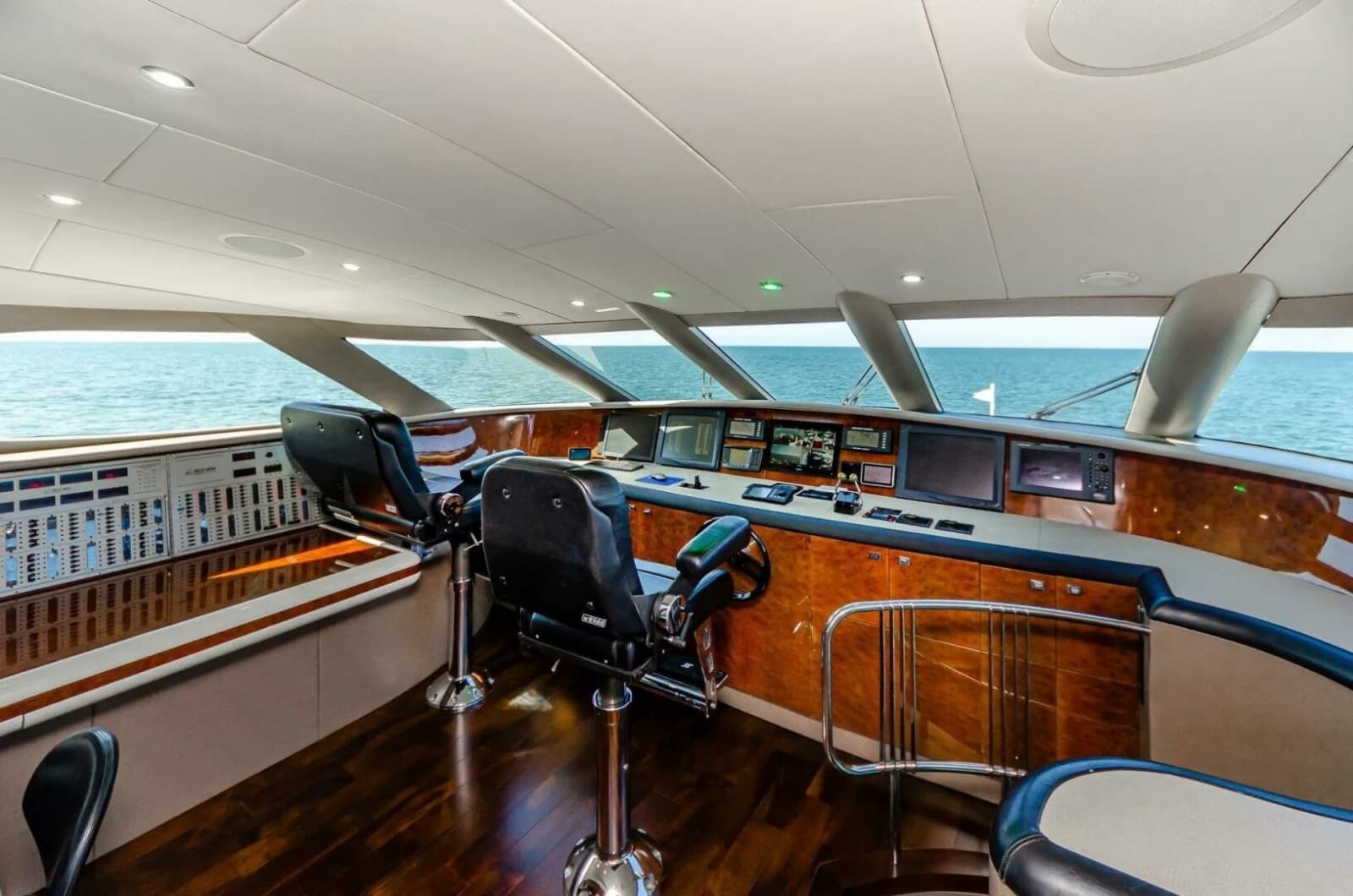 2001 Lazzara Yachts 94 Motor Yacht - Photo 3