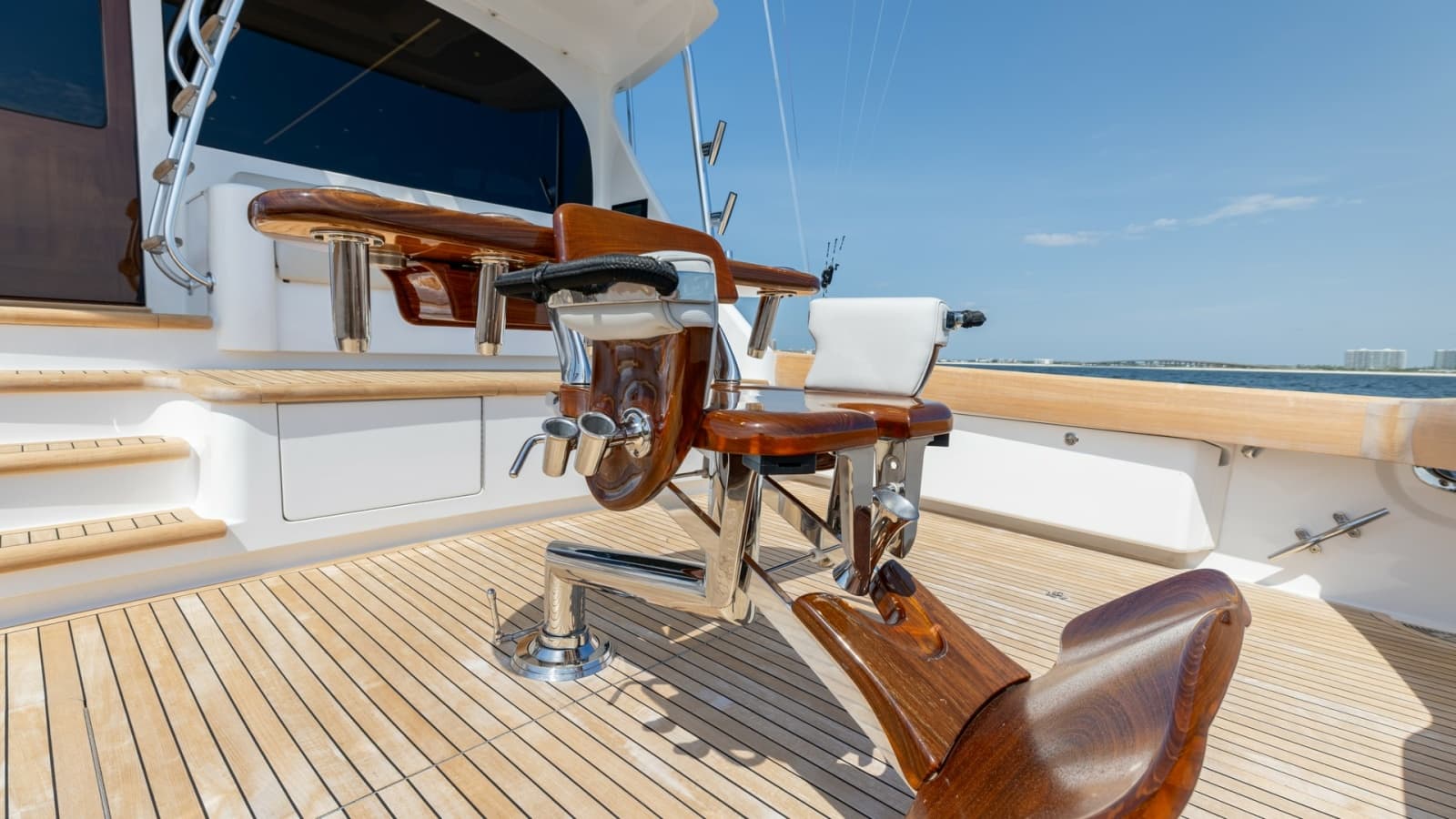 2025 Viking 74 Convertible - Photo 40