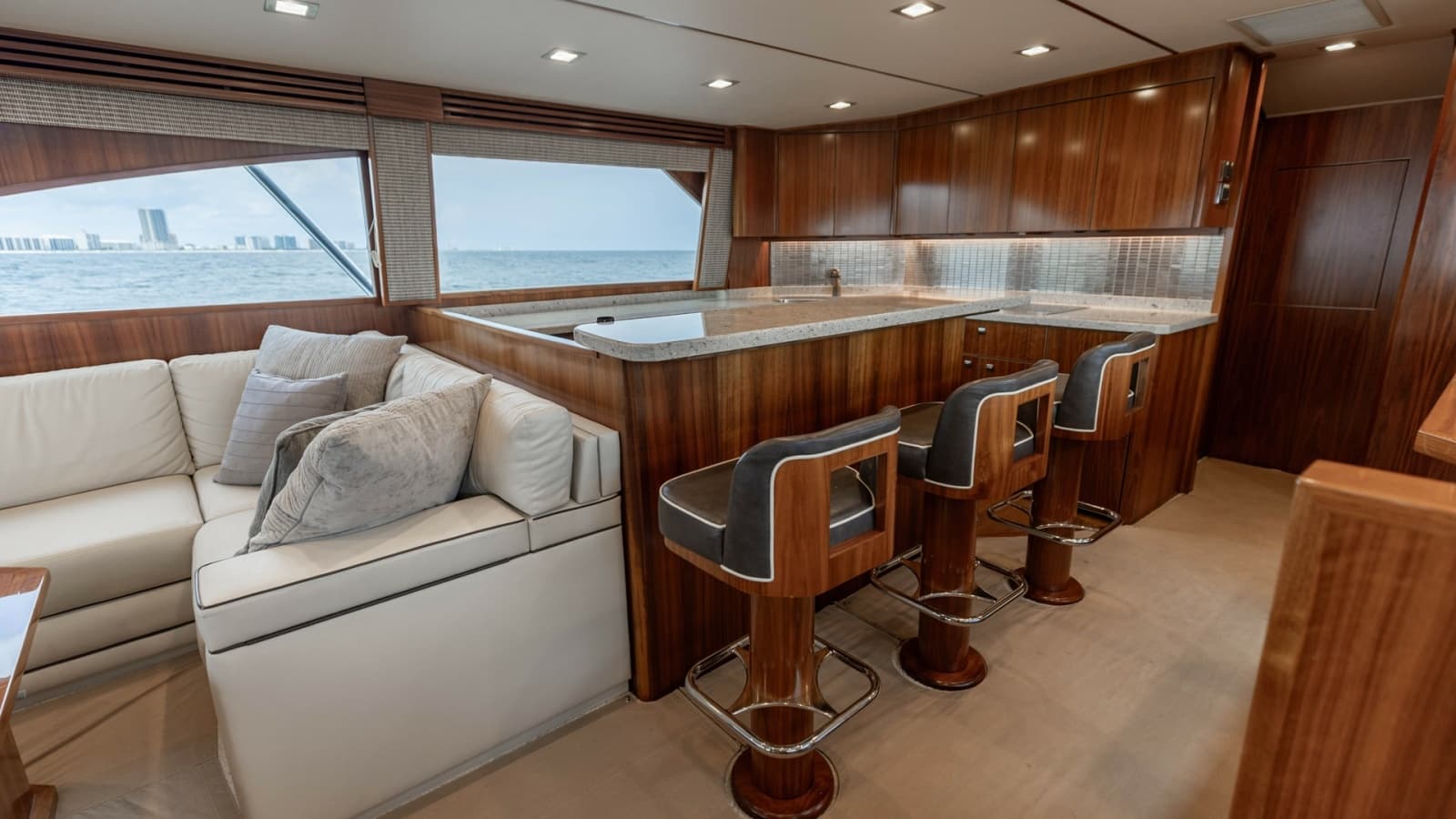2018 Viking 72 Convertible - Photo 7