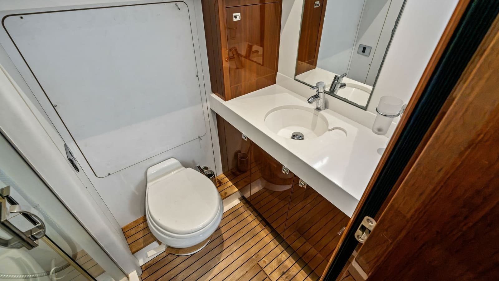 2016 Princess 64 Flybridge - Photo 87