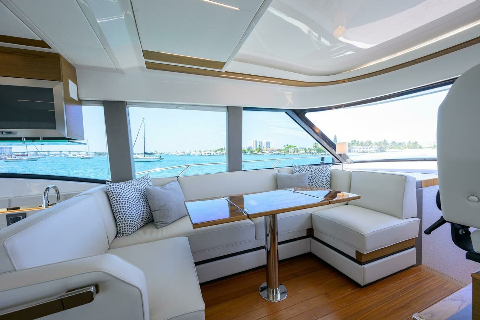 2023 Tiara Yachts C49 - Photo 9
