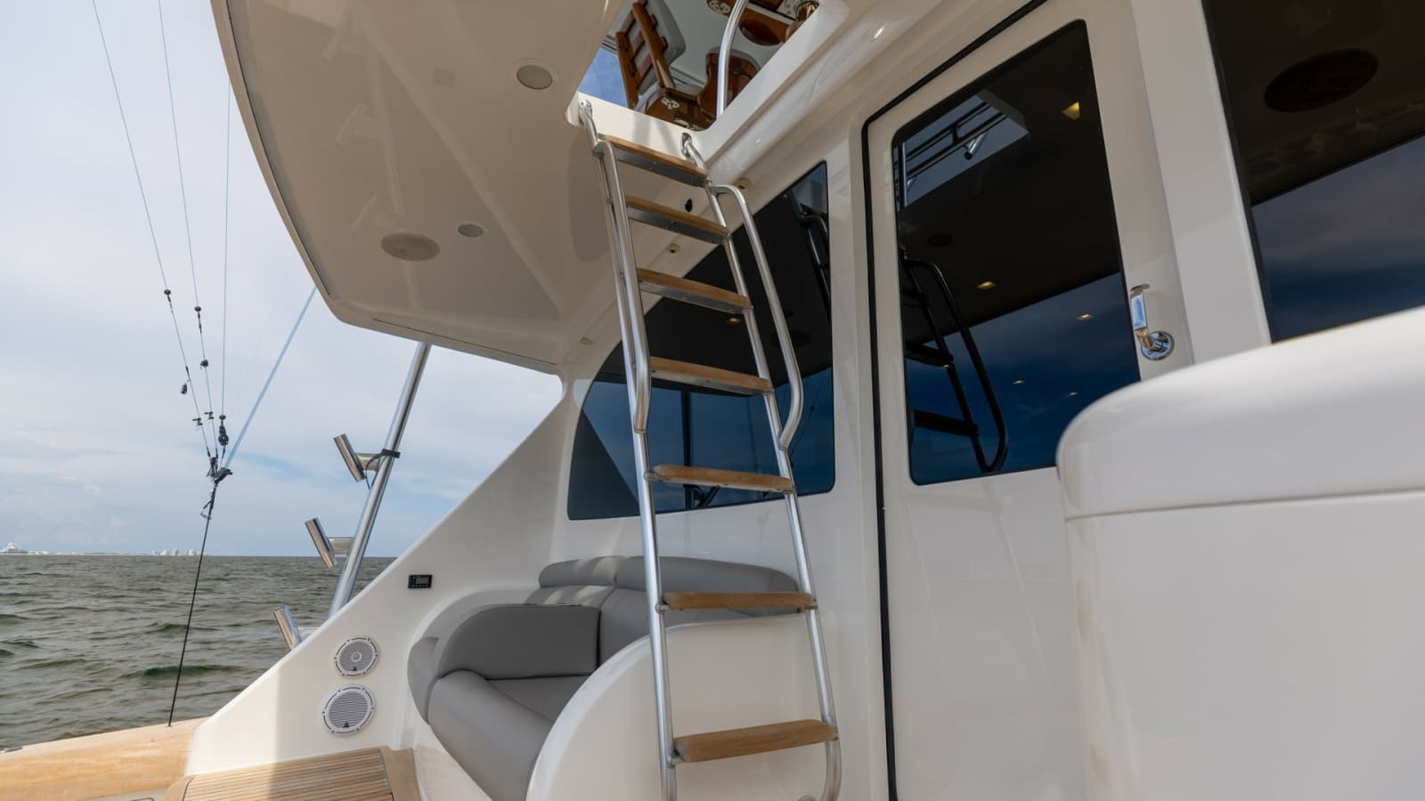 2018 Viking 72 Convertible - Photo 41