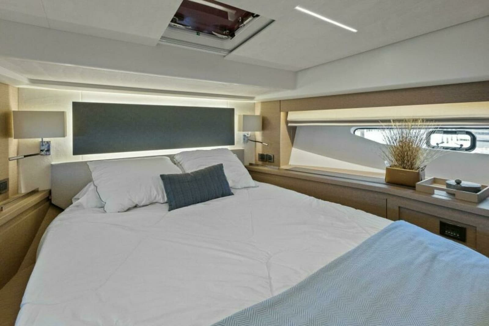 2022 Prestige 590 Flybridge - Photo 32