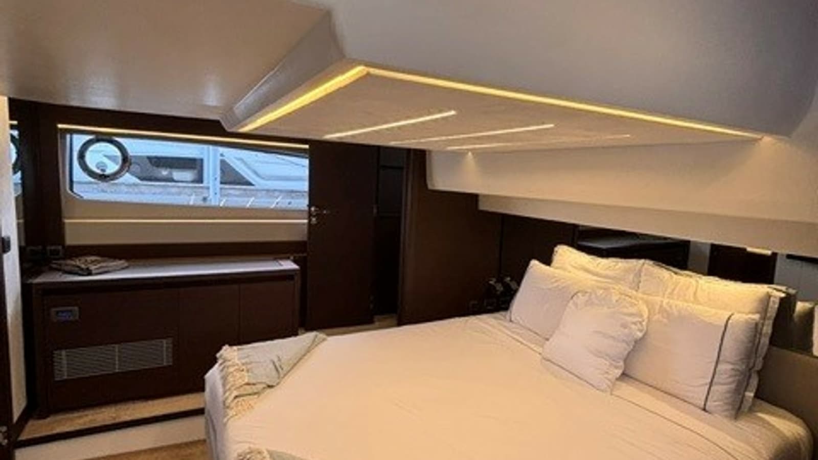 2024 Prestige 520 Flybridge - Photo 10