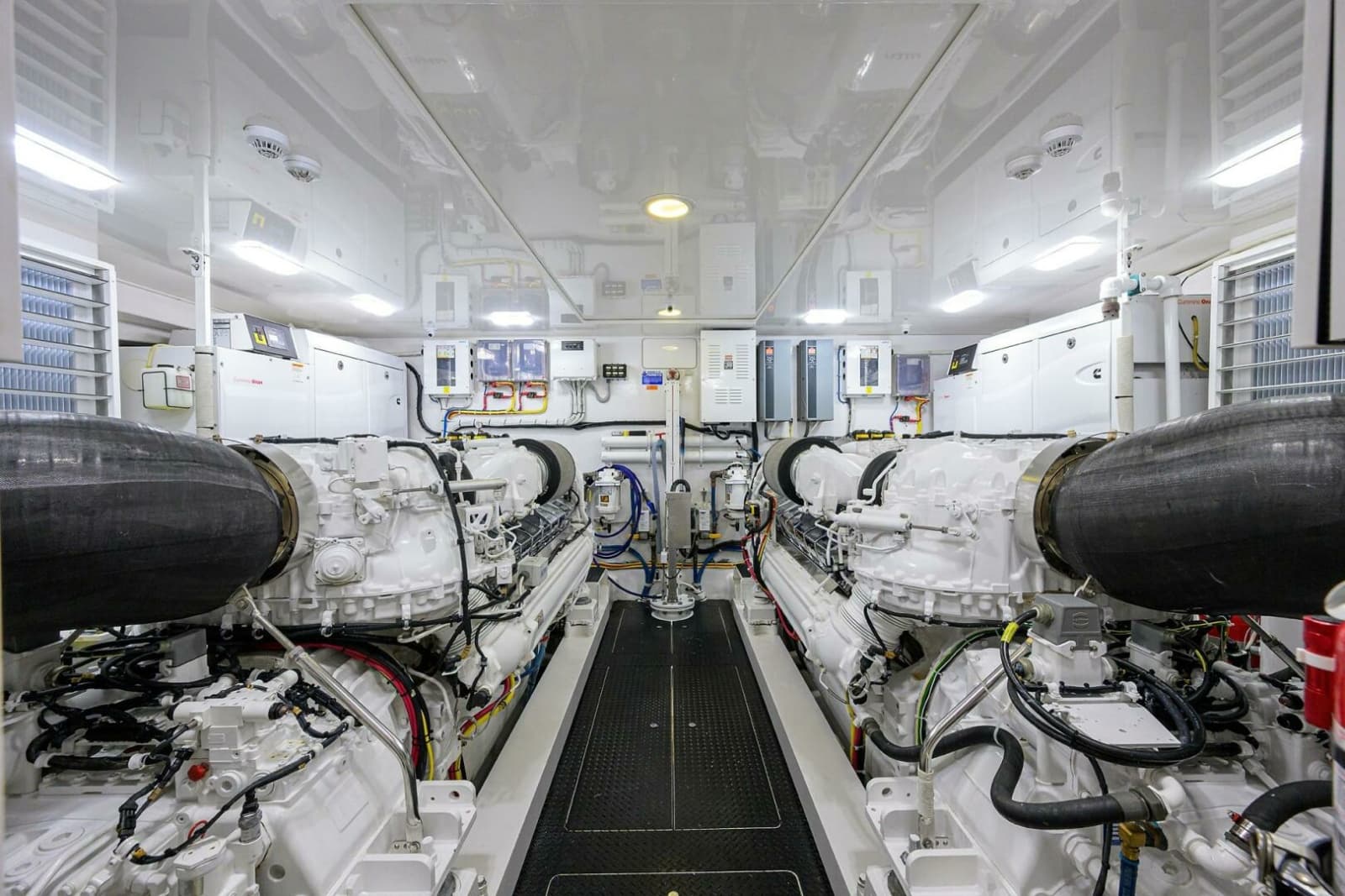 2017 Viking 92 Enclosed Bridge - Photo 81