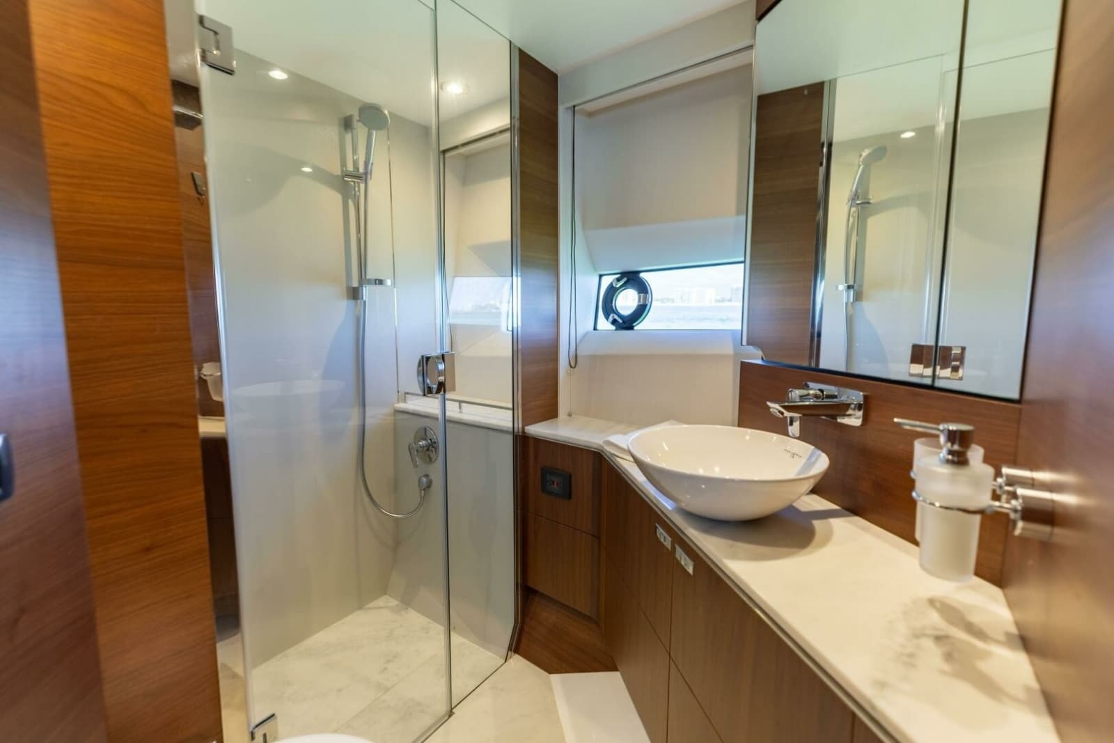 2019 Princess S65 - Photo 44