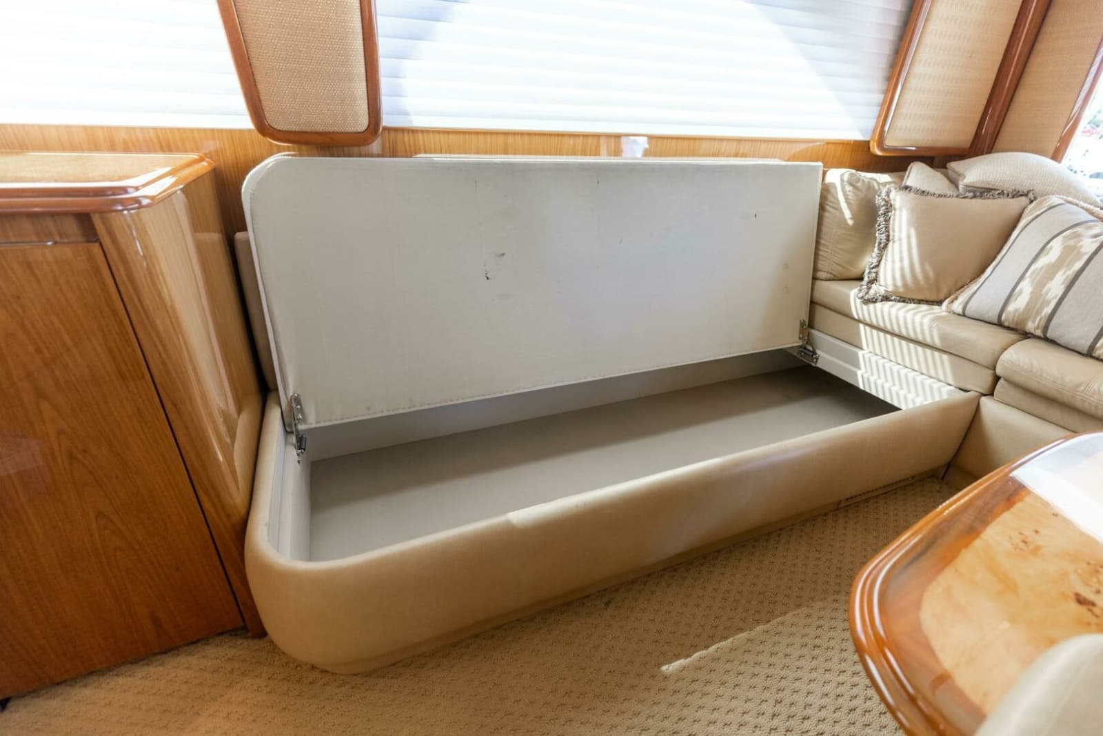 2013 Viking 76 Convertible - Photo 9