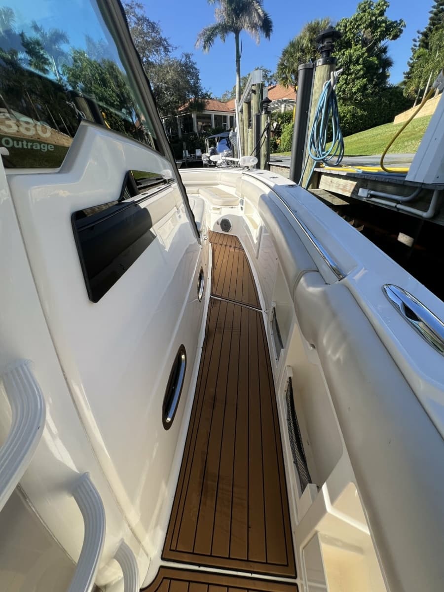 2017 Boston Whaler 380 Outrage - Photo 9