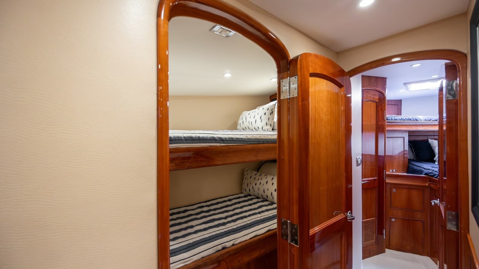 2008 Winter Custom Yachts 62 Sportfish - Photo 17