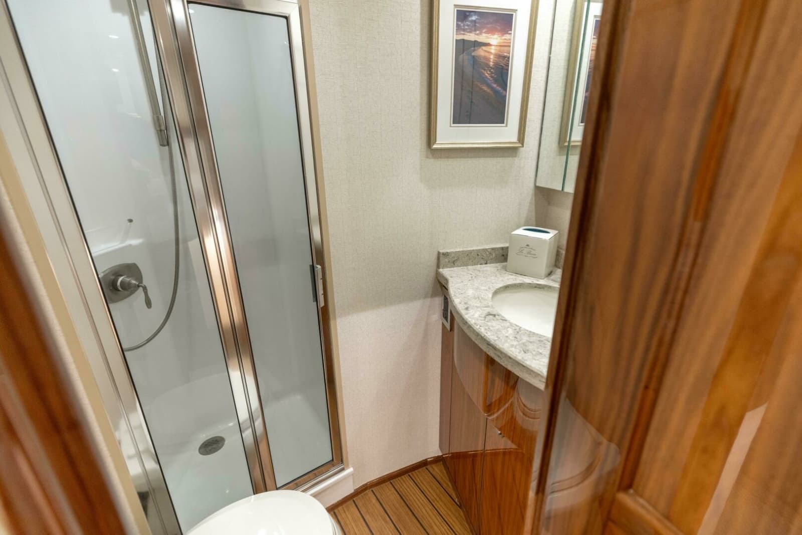 2020 Viking 62 Convertible - Photo 29