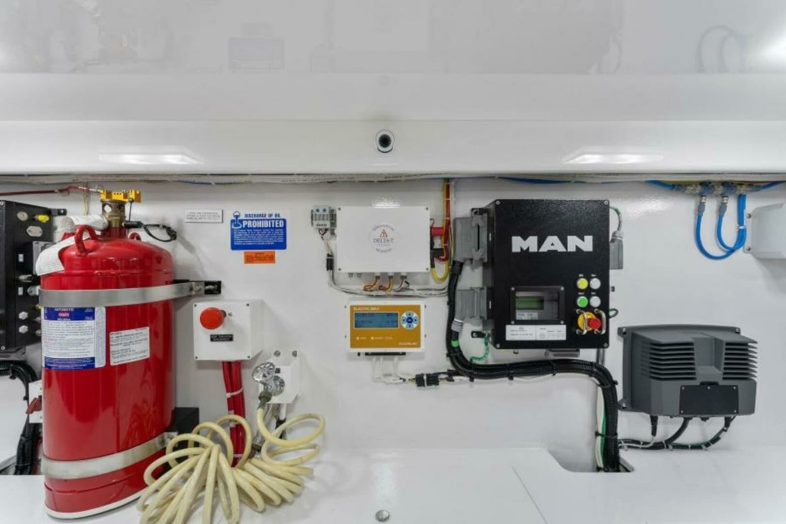 2021 Viking 54 Convertible - Photo 76